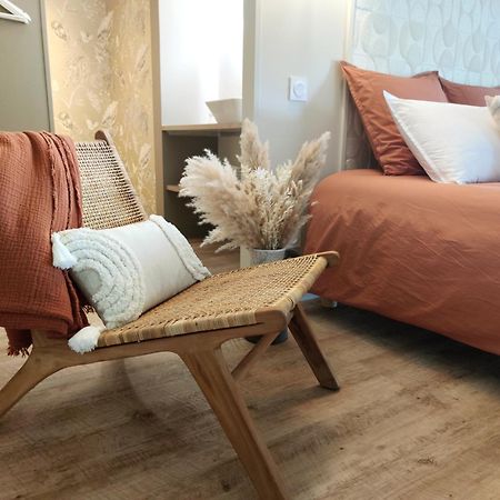 La Douce Halte - Gites Avec Spa Ou Sauna Saint-Ouen-Des-Toits ภายนอก รูปภาพ